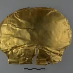 کشف نقاب طلایی ۳۰۰۰ ساله در مقبره اشراف در چین